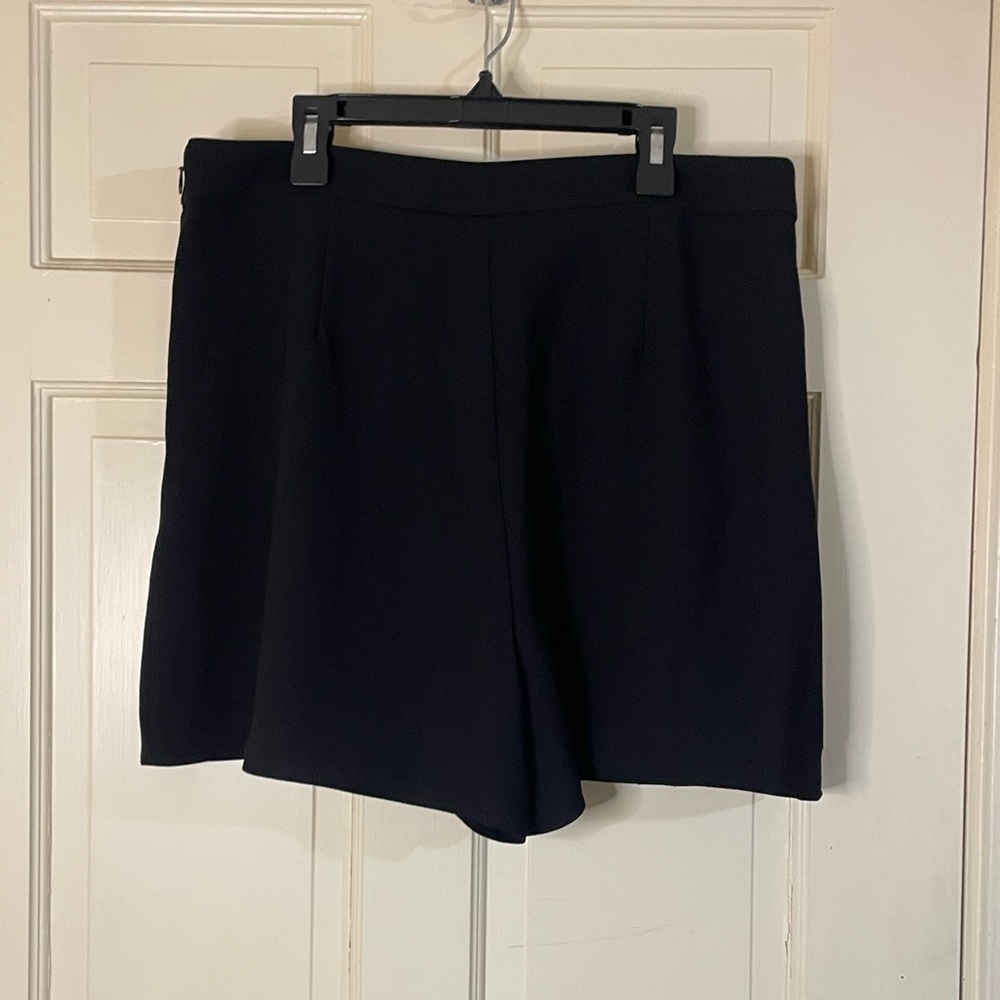 J. Crew Women’s Pleated Short In 365 Crepe Black Size 12 Office Night Out Casual - Picture 8 of 9